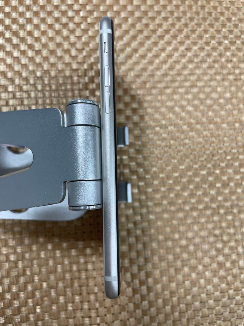 iPhone SE 第3世代 64 GB スターライトSIMフリー【1239】