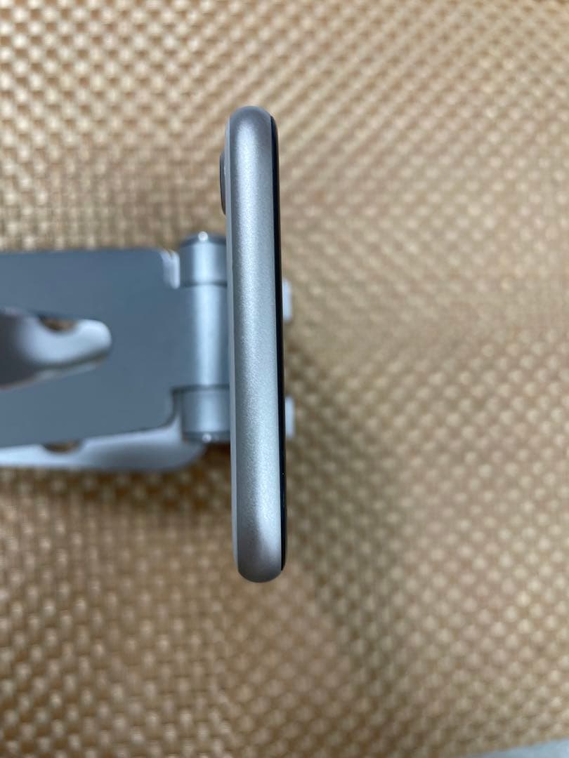 iPhone SE 第3世代 64 GB スターライトSIMフリー【1239】