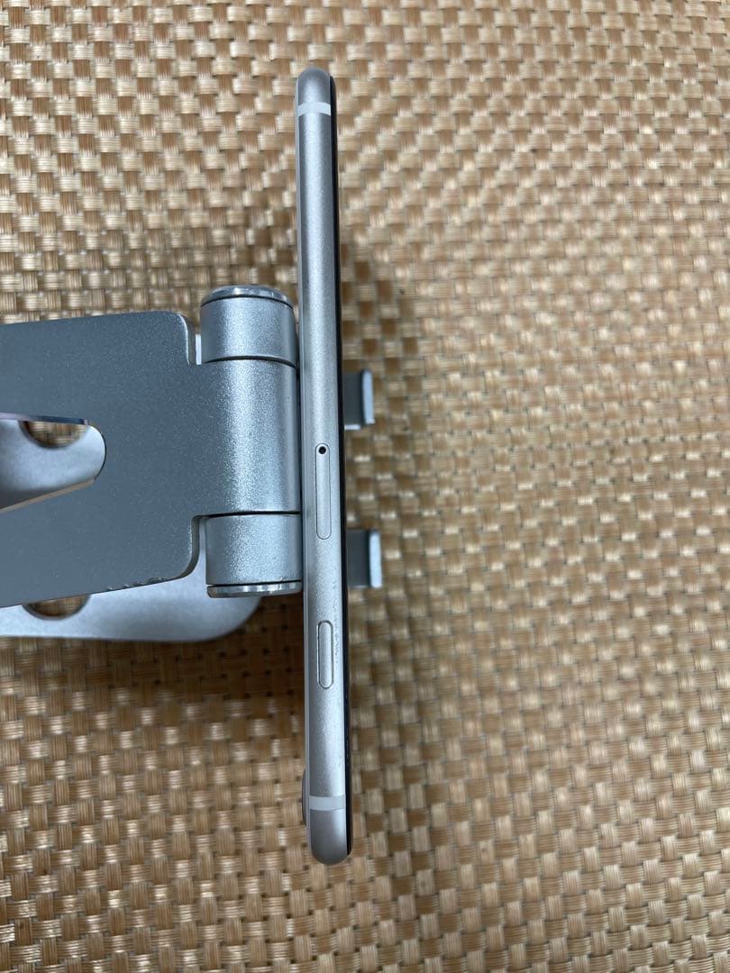 iPhone SE 第3世代 64 GB スターライトSIMフリー【1239】