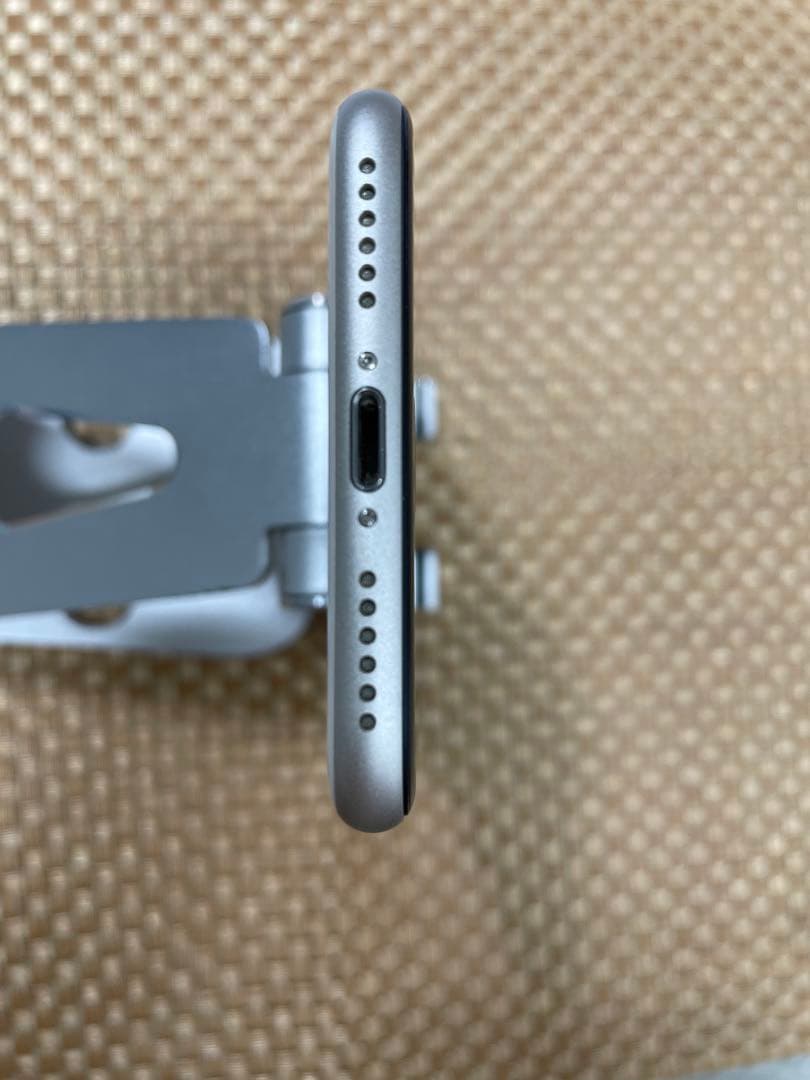 iPhone SE 第3世代 64 GB スターライトSIMフリー【1239】