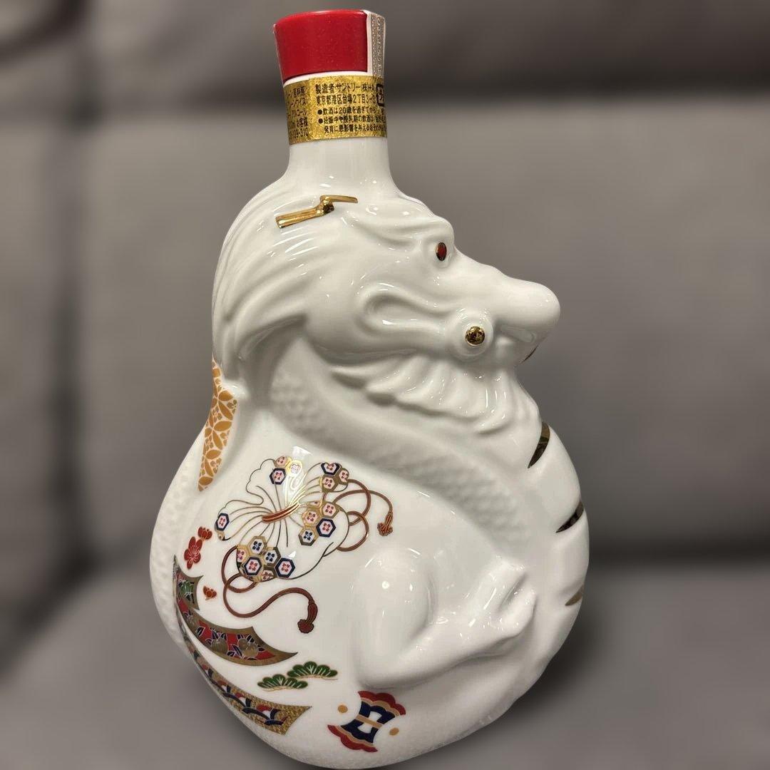 サントリー ローヤルウイスキー 干支ボトル　辰年2024年陶器ボトル 600ml
