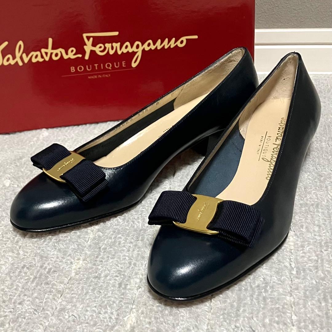 フェラガモ［パンプス］ヴァラ　ネイビー　レザー　ヒール　ゴールド　6C