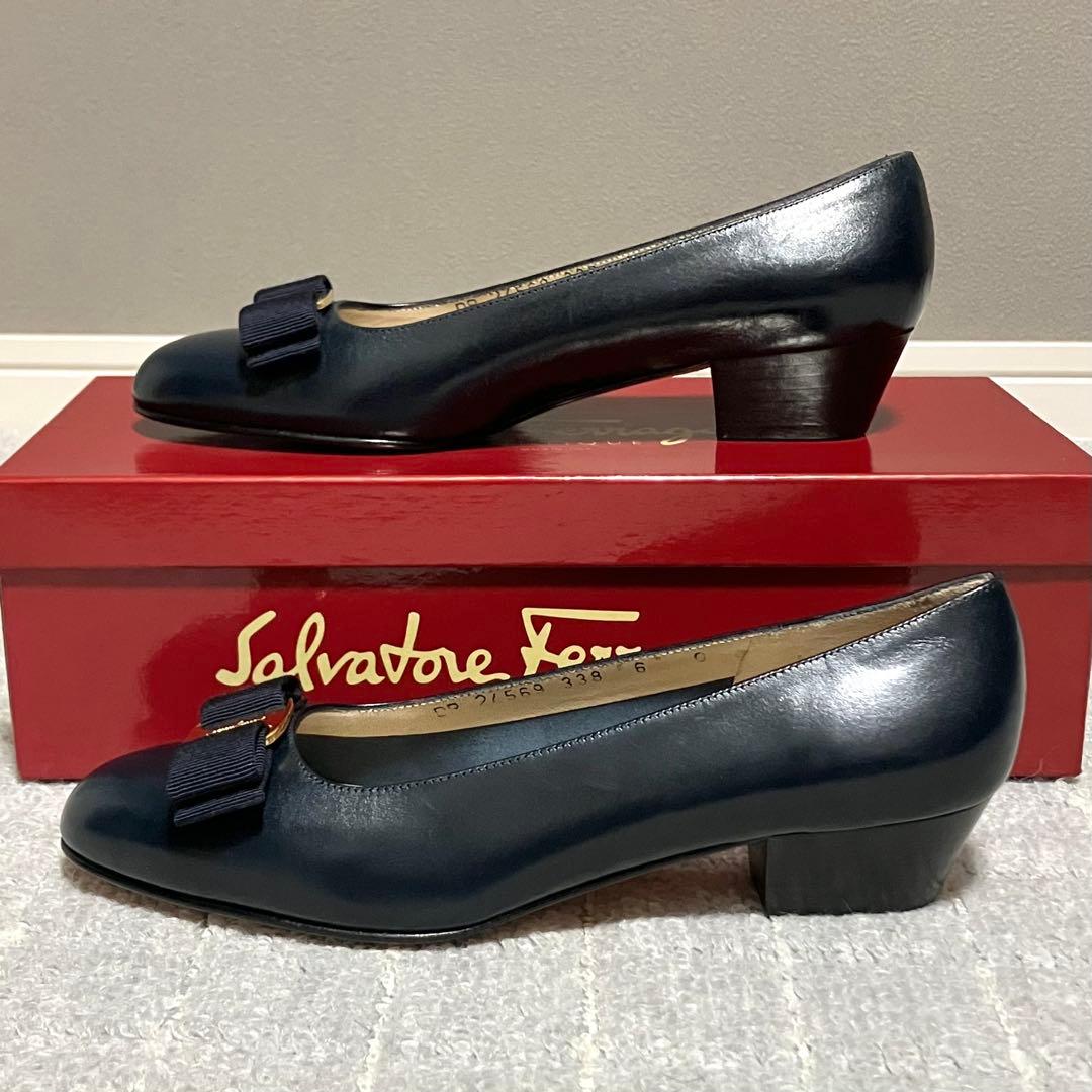 フェラガモ［パンプス］ヴァラ　ネイビー　レザー　ヒール　ゴールド　6C