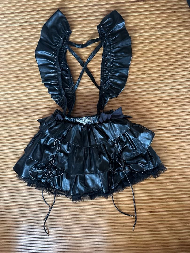 フリル付きブラックミニスカート