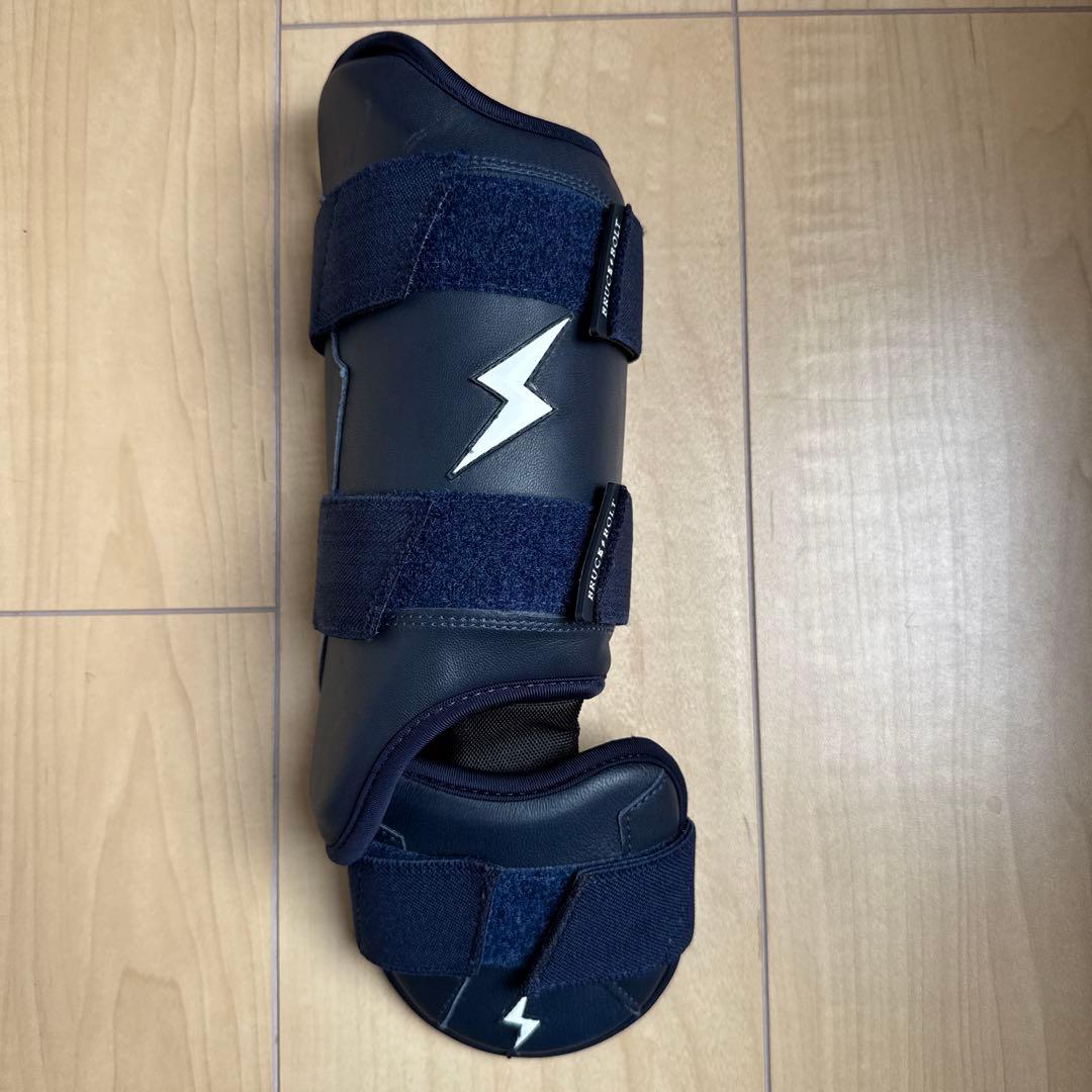 ⚾️BRUCE BOLT PREMIUM PRO ユース フットガード 右打者用