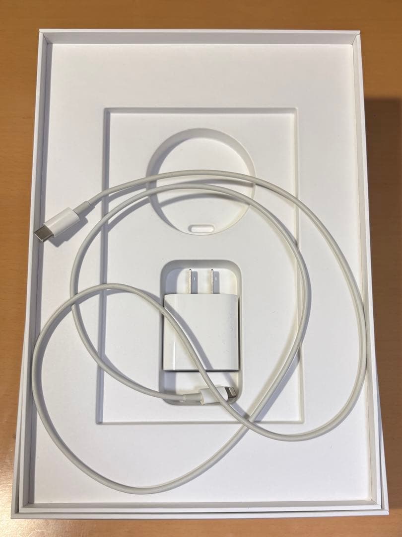 Apple ipad 第8世代 Wi-Fi Celluar 電池99% ケース付