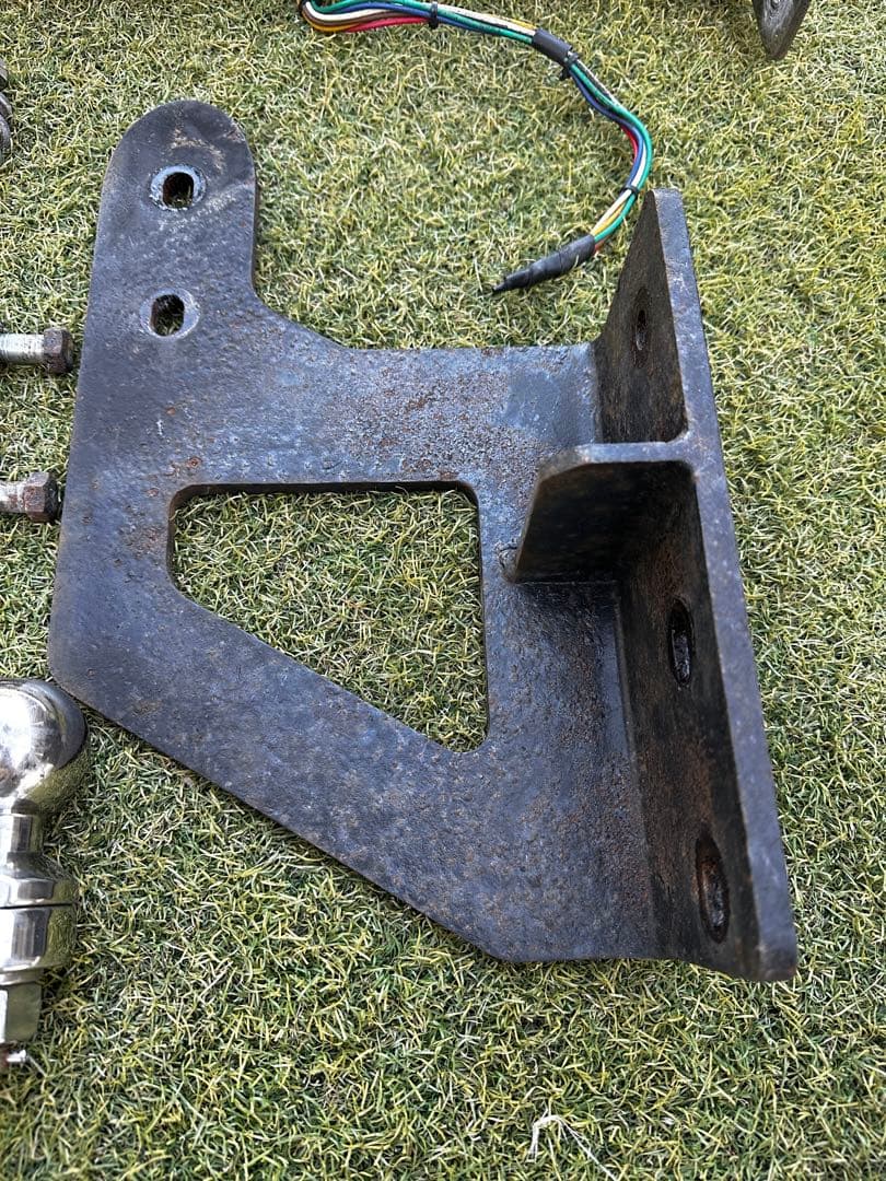 20系アルヴェルSOREX トレーラー用ヒッチ メンバー取り付け金具付き