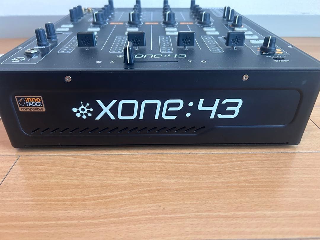 Allen & Heath Xone:43 DJミキサー