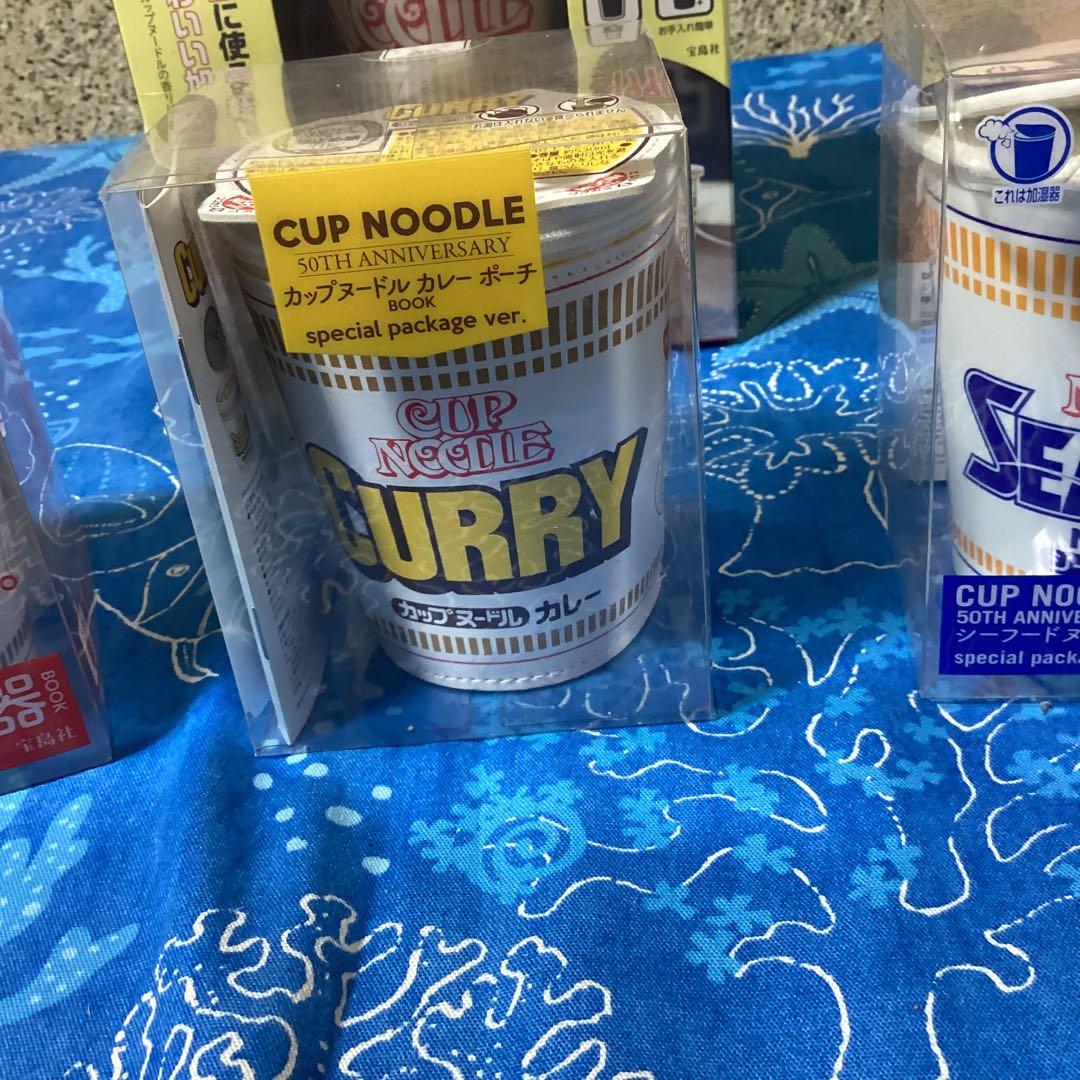 3742カップヌードル加湿器&ポーチセット