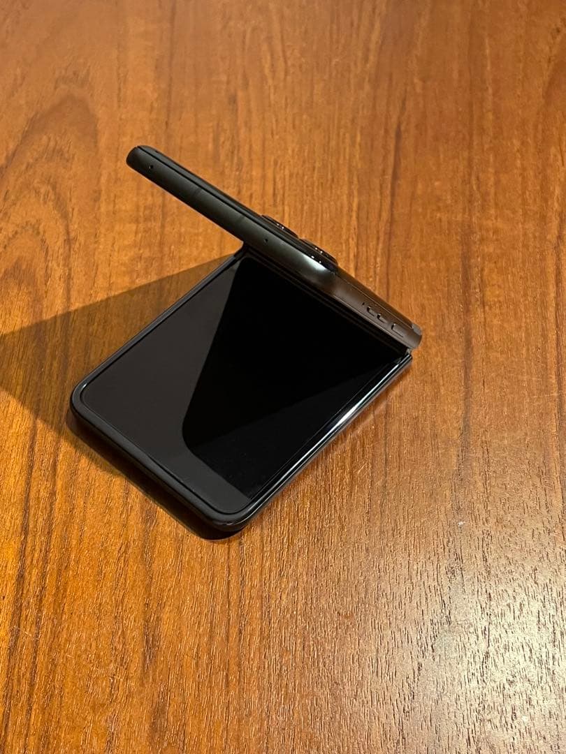 MOTOROLA razr50 コアラグレイ　美品