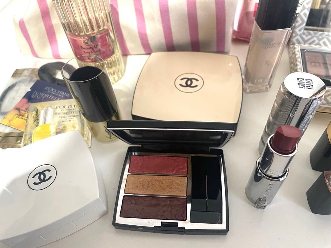 CHANEL、DIORホリデーYSLブラシ ＧIVENCHYデパコス等まとめ売り