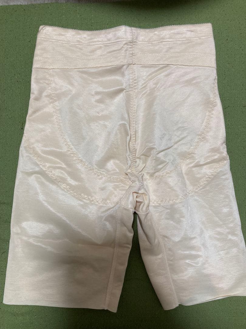 【なち】FOUR SIS & CO. ブライダルインナー