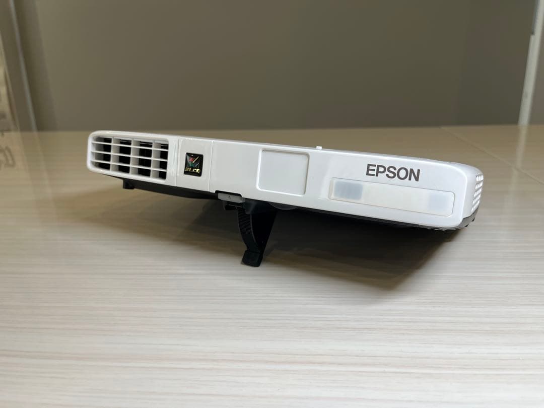 EPSON プロジェクター　EB-1751 ビジネス/ホーム兼用