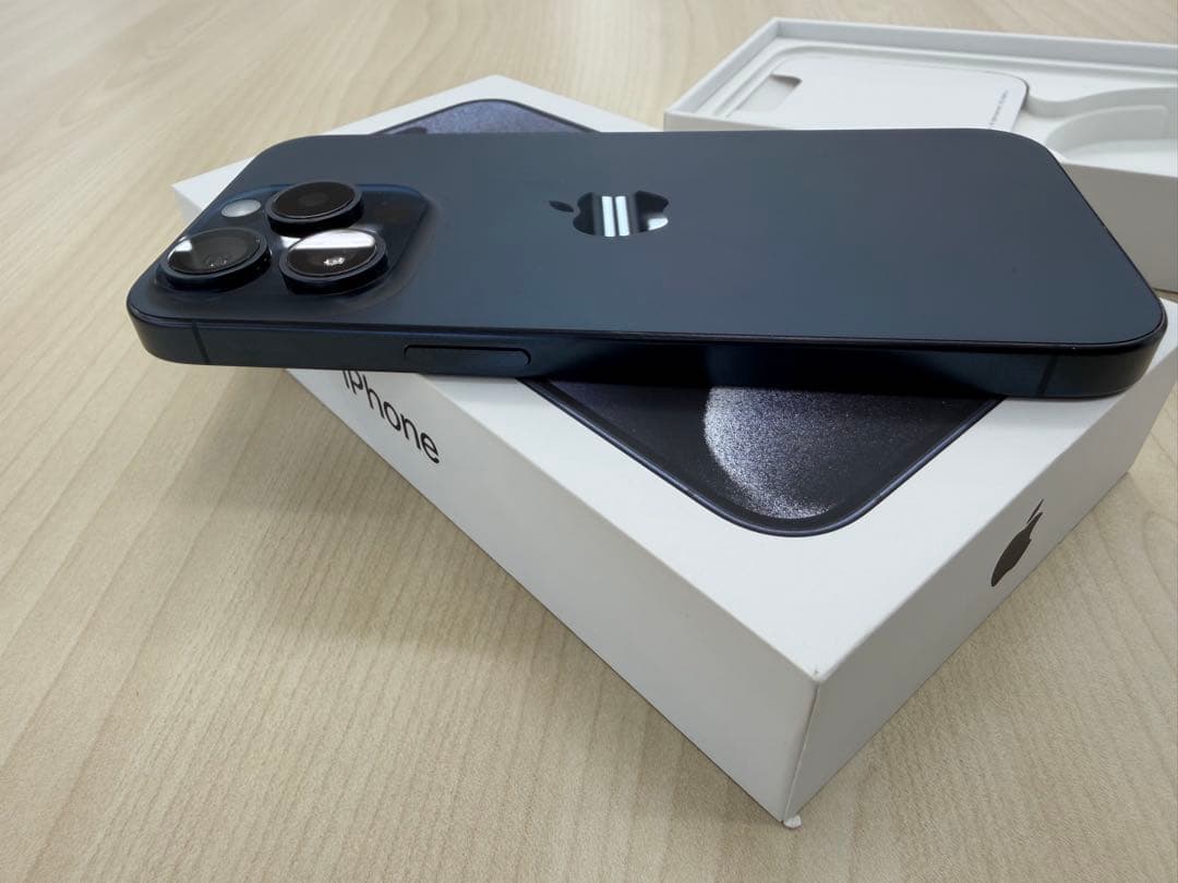 美品 iPhone15Pro 128GB