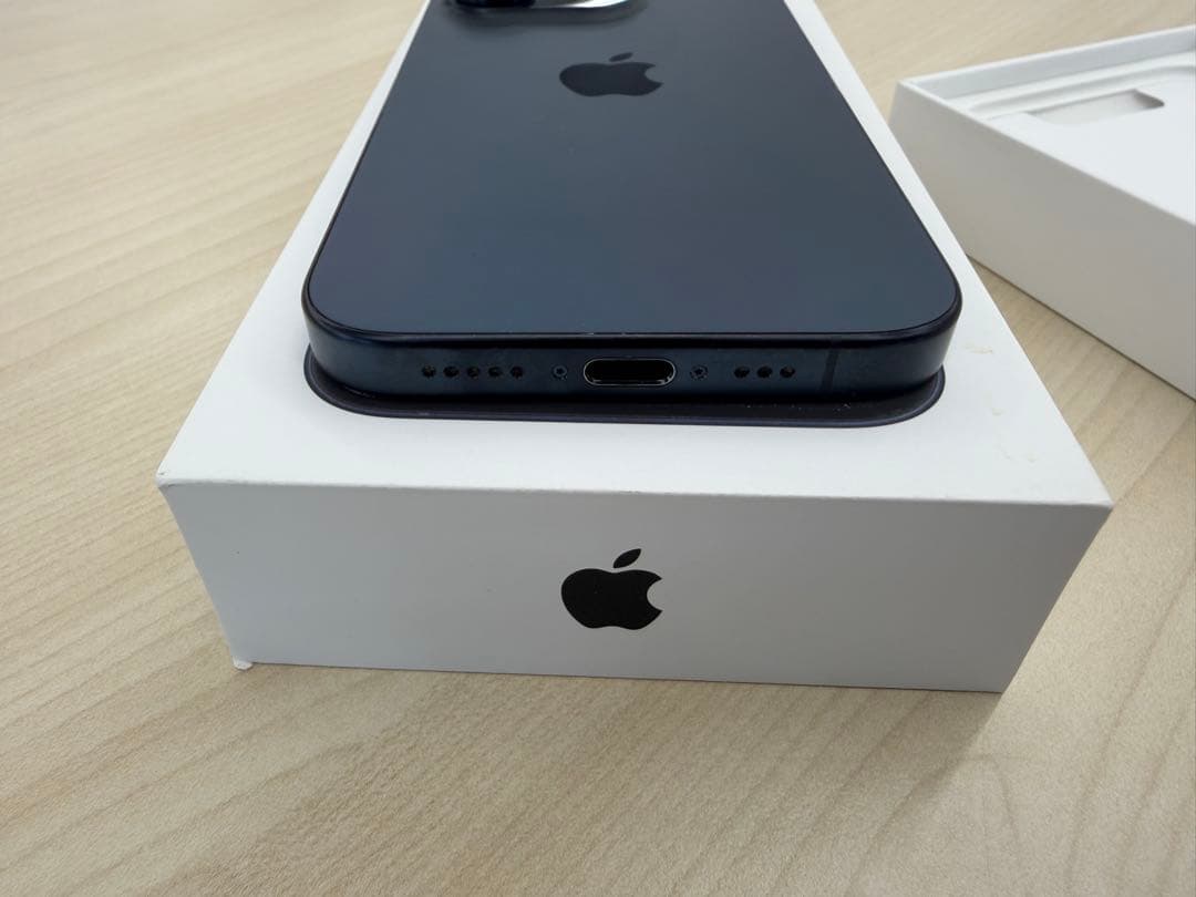 美品 iPhone15Pro 128GB