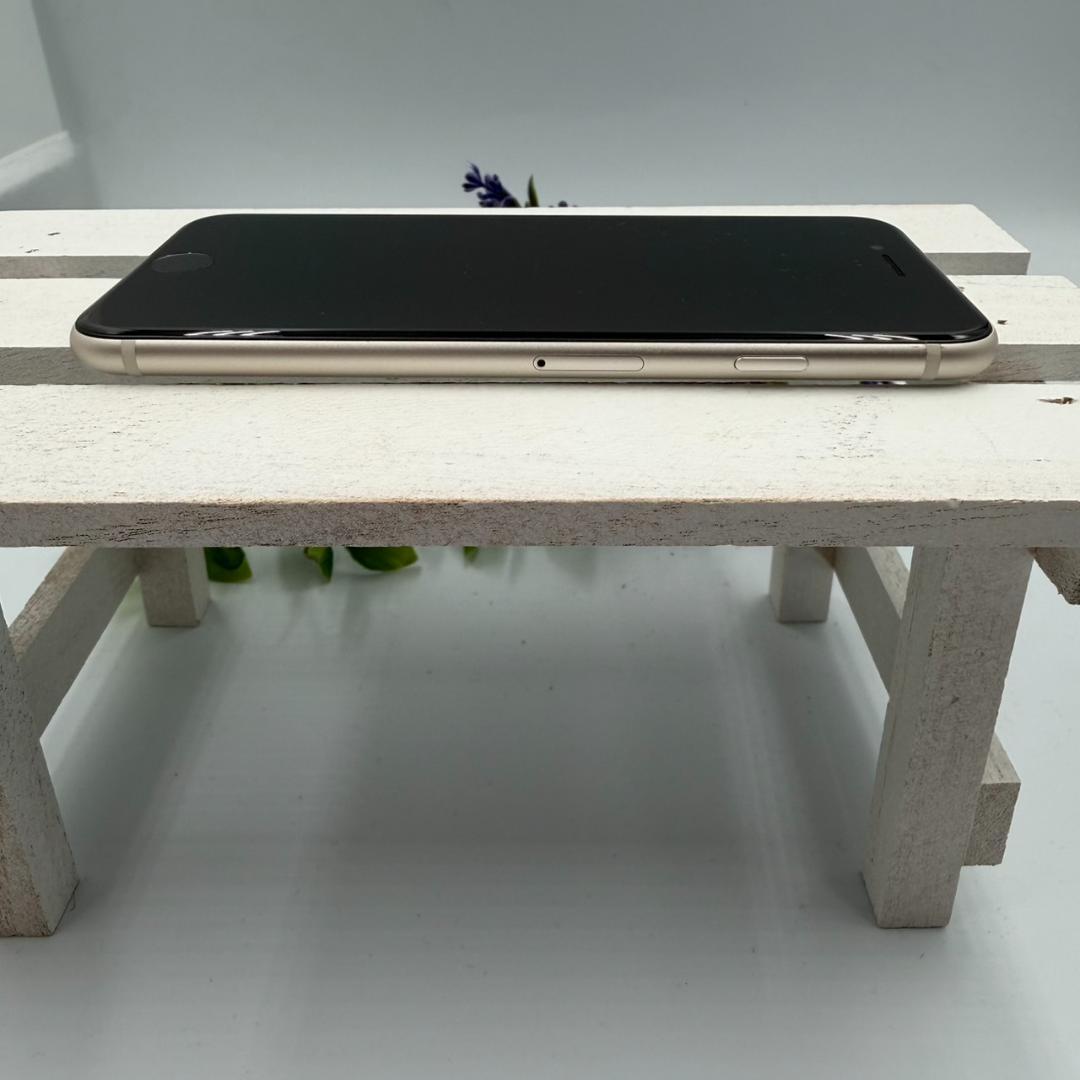 【美品】iPhone SE第3世代 64GB スターライト 390