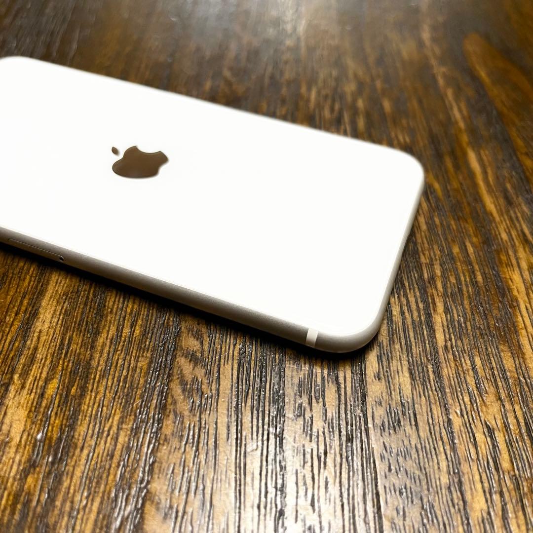 【上美品☆】iPhoneSE 第2世代 本体 white 64GB SIMフリー