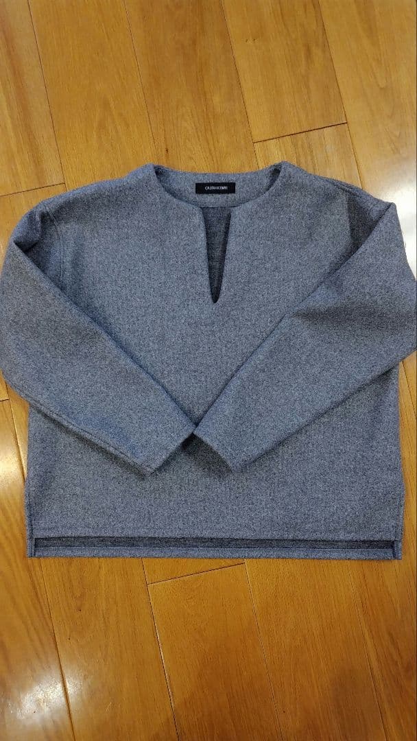 our洗えるウール混素材のキーネックプルオーバー杢グレー