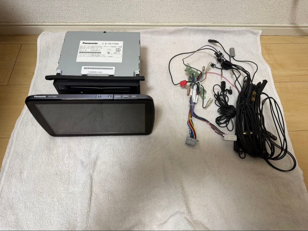 パナソニック ストラーダ カーナビ CN-F1D9D 9型 /フルセグ/