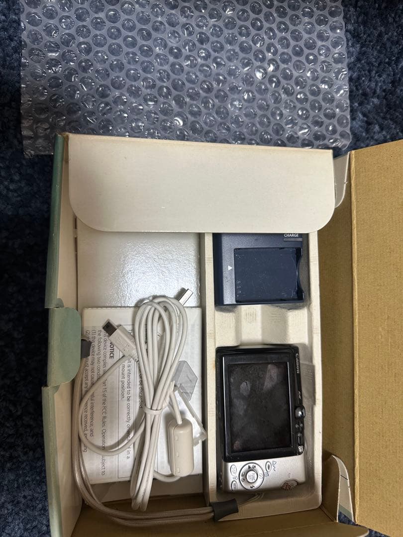 Canon IXY DIGITAL 800IS 本体と付属品