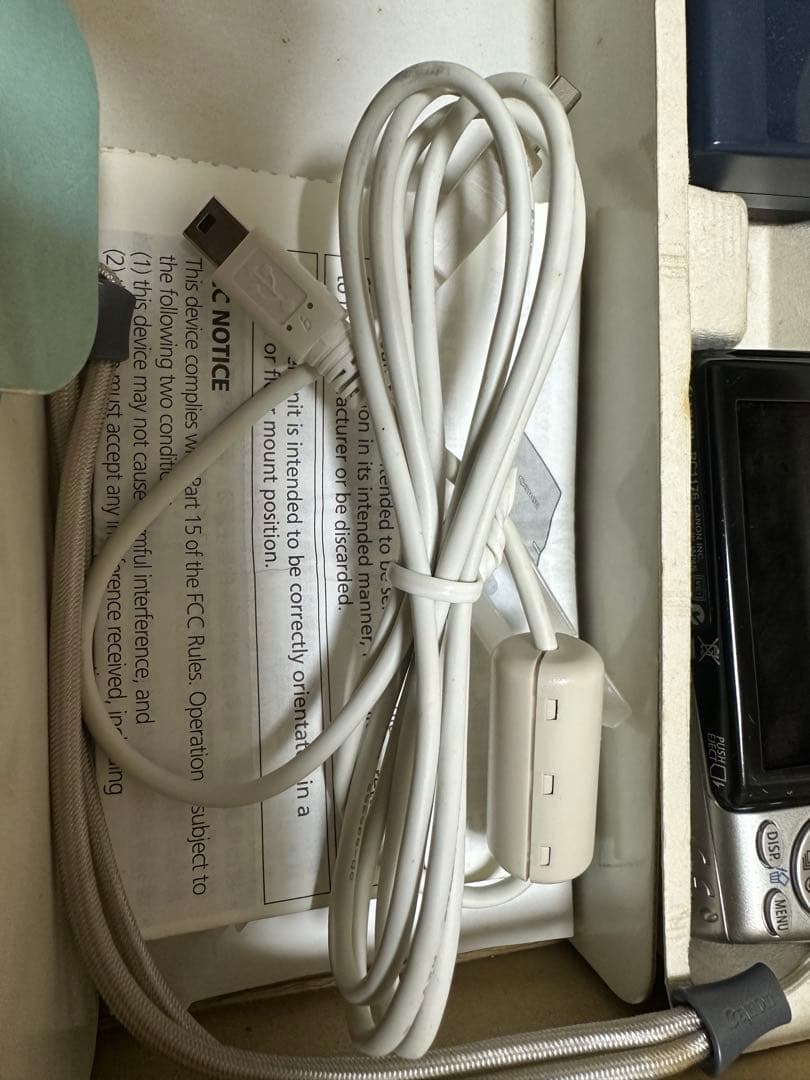 Canon IXY DIGITAL 800IS 本体と付属品