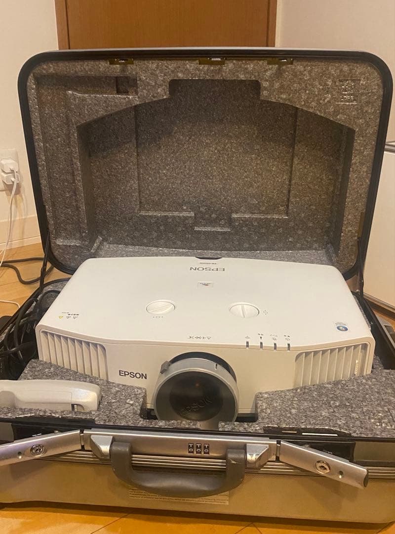 EPSON プロジェクター　EB-G5350