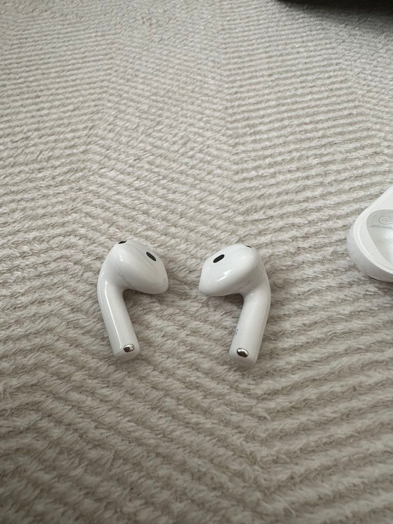 AirPods 4（ANC）　Apple 美品　傷なし