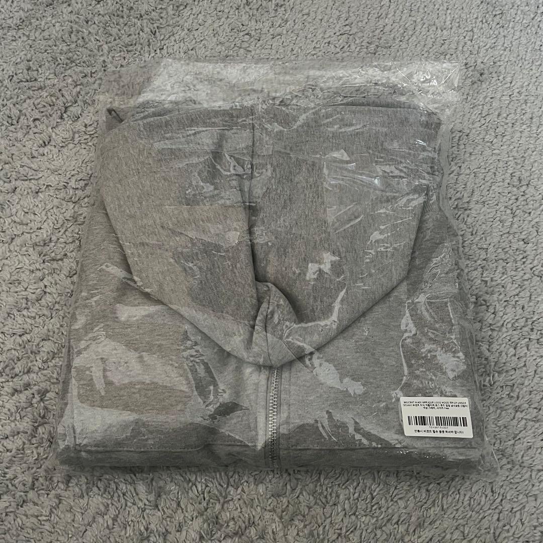 MUCENT ワディアップリケロゴフードジップアップ フード付きパーカー グレー