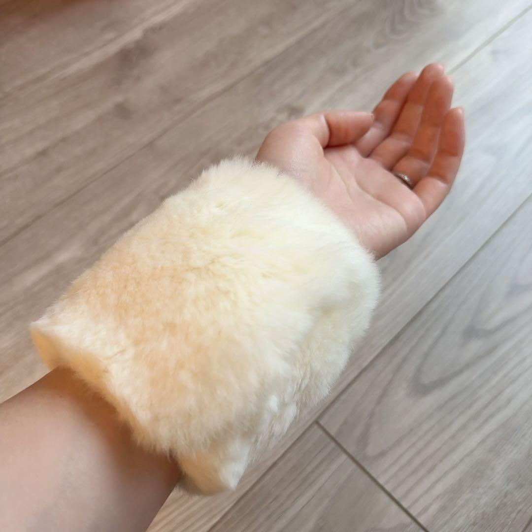 CHANEL シャネル リストバンド ラパン ココマーク 白 ラビットファー