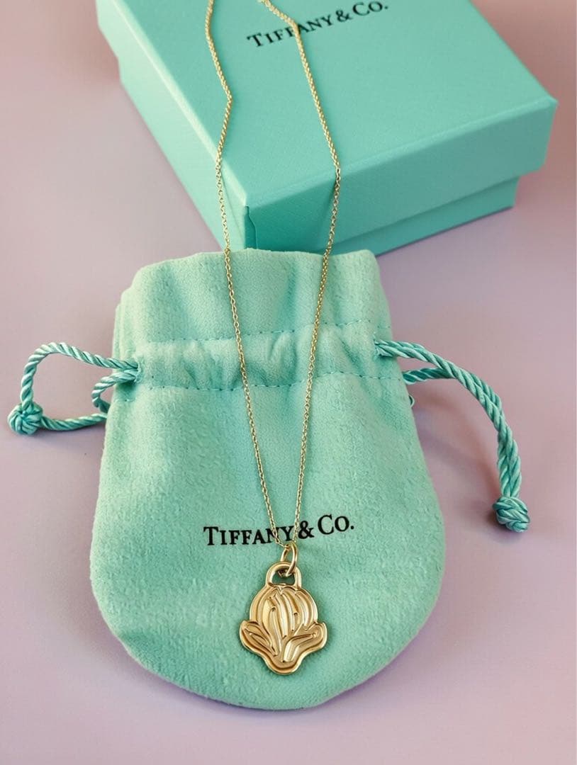 名古屋ウィメンズマラソン2019 GO WOMEN グレイ系のネックレス、