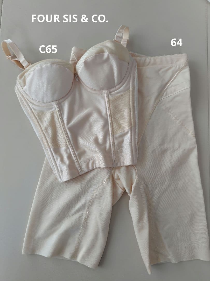 FOUR SIS & CO. ブライダル ビスチェC65 / ガードル64