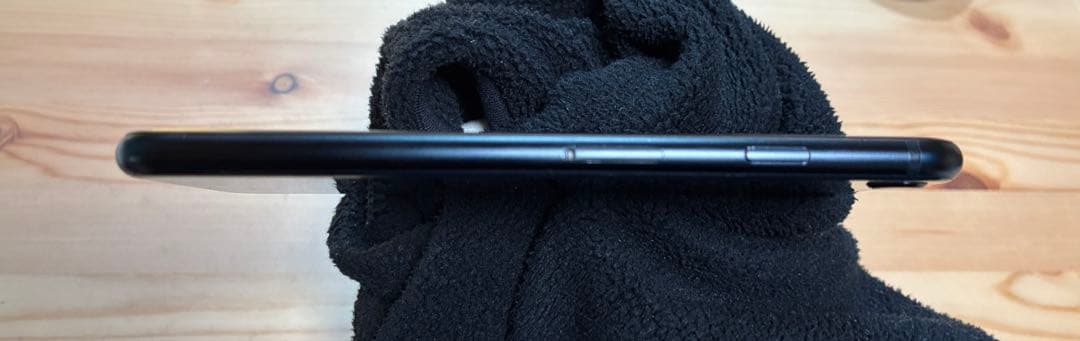 Apple iPhone SE(第3世代)ブラック 本体