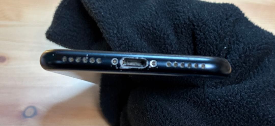 Apple iPhone SE(第3世代)ブラック 本体