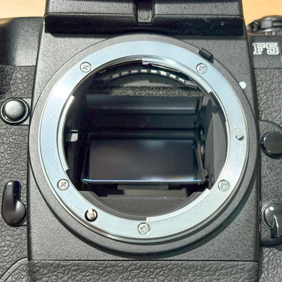 中古Nikon F5　フィルム 一眼レフカメラ