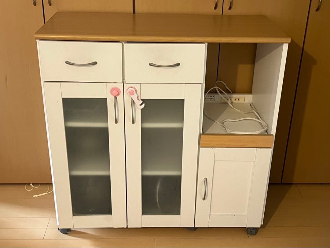 ホワイト木製食器棚 ガラス扉付き キャスター　幅90cm
