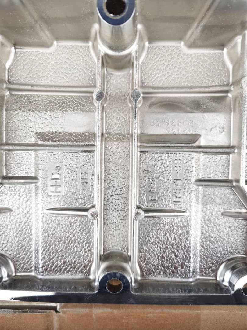 ハーレー純正ロッカーカバー