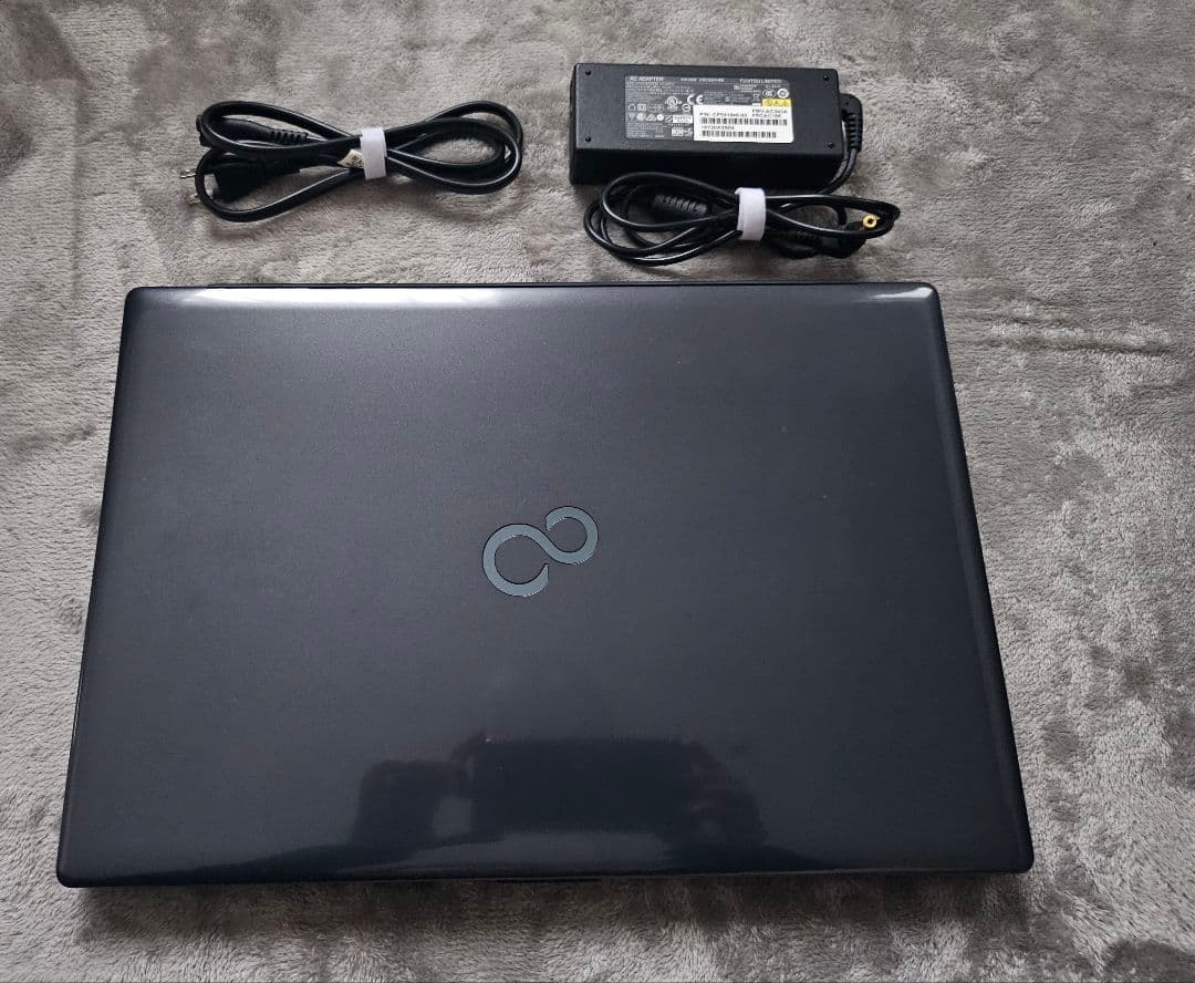 ノートPC Fujitsu LIFEBOOK AH77/D3