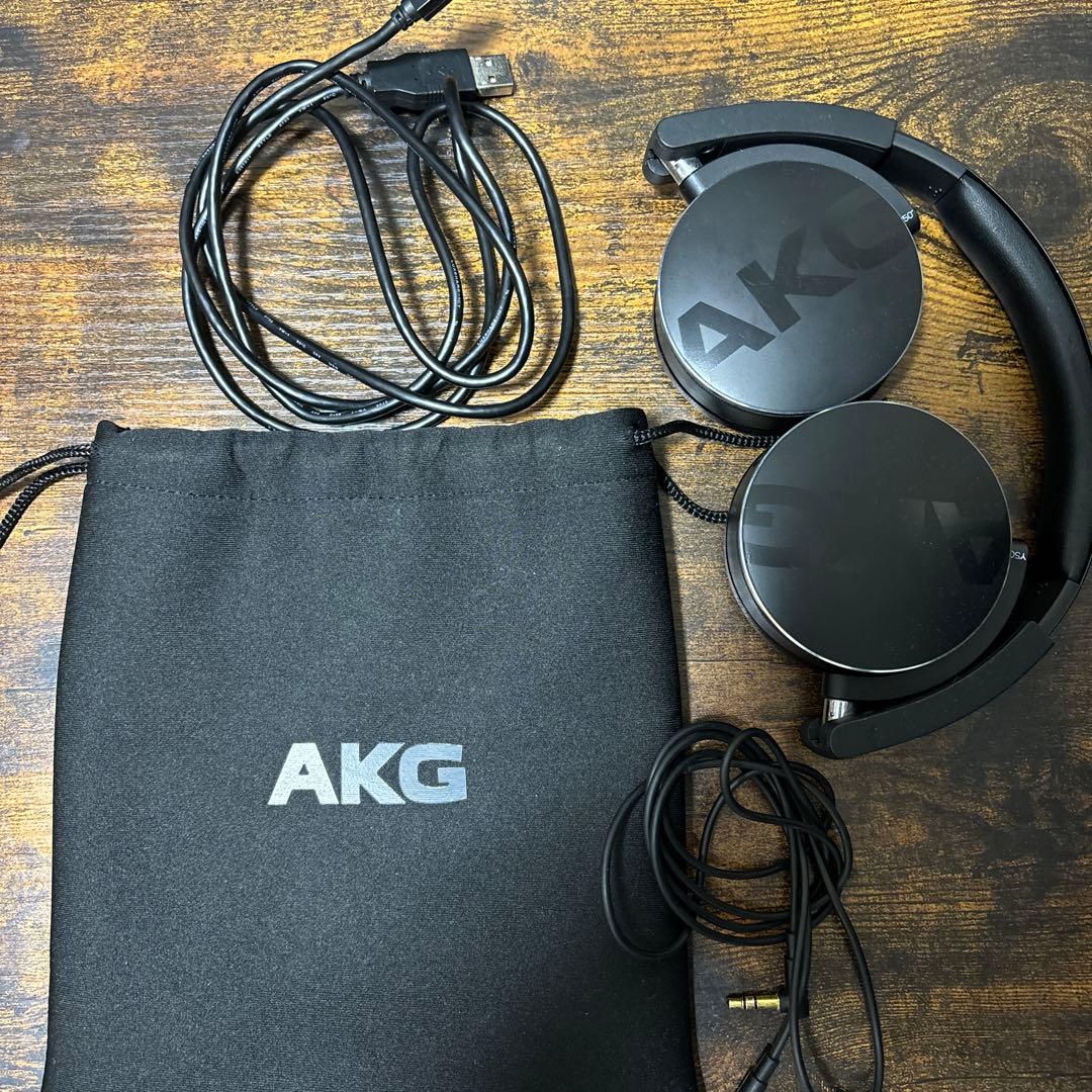 AKG ヘッドフォンとアクセサリー