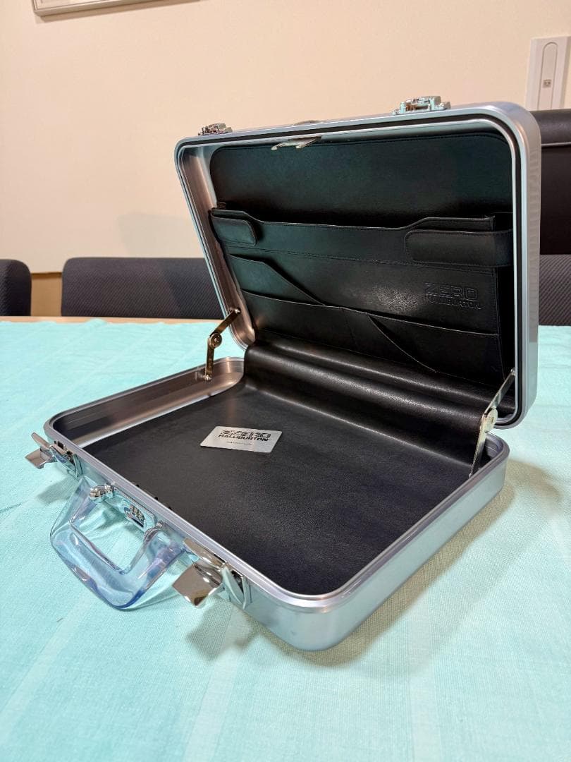 エリートシリーズ CEM ゼロハリバートン ポリッシュブルー 美品です