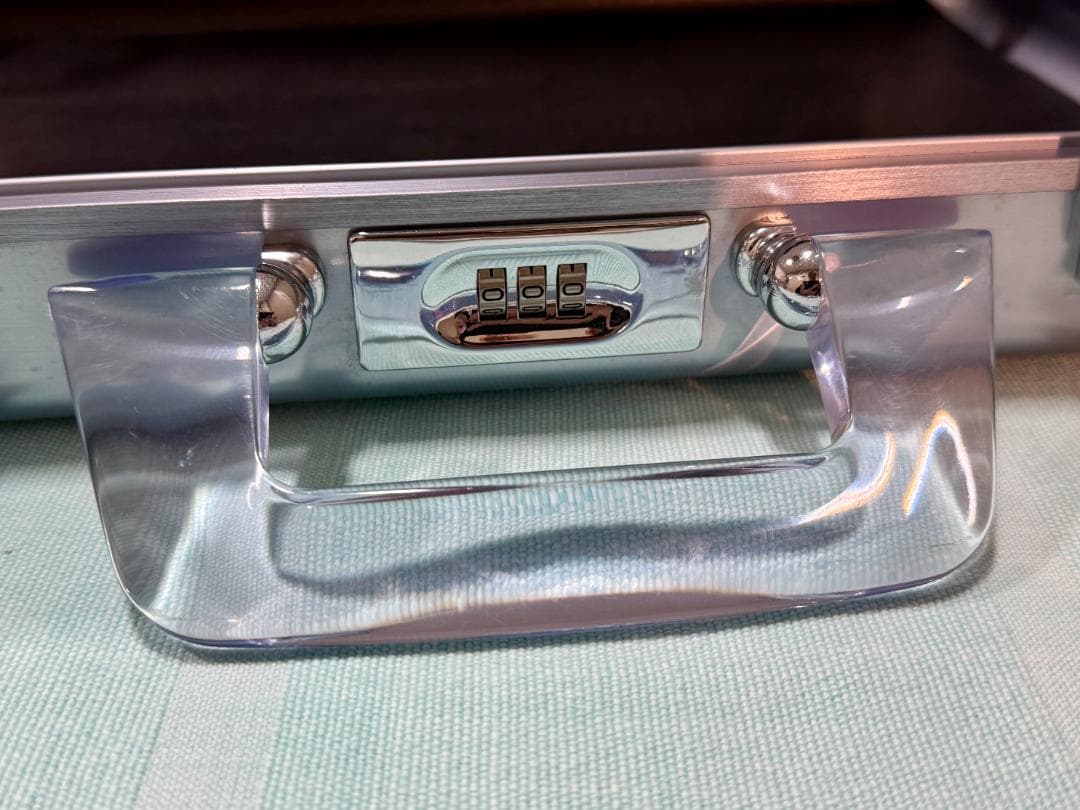 エリートシリーズ CEM ゼロハリバートン ポリッシュブルー 美品です