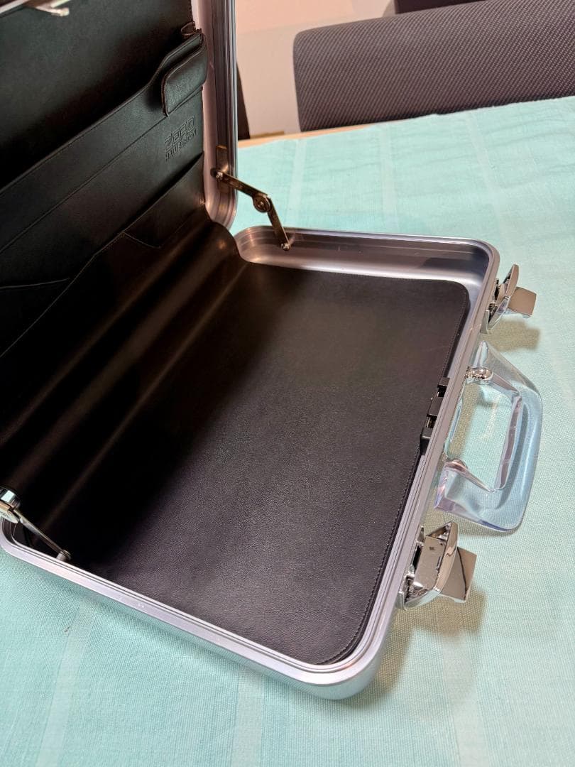 エリートシリーズ CEM ゼロハリバートン ポリッシュブルー 美品です