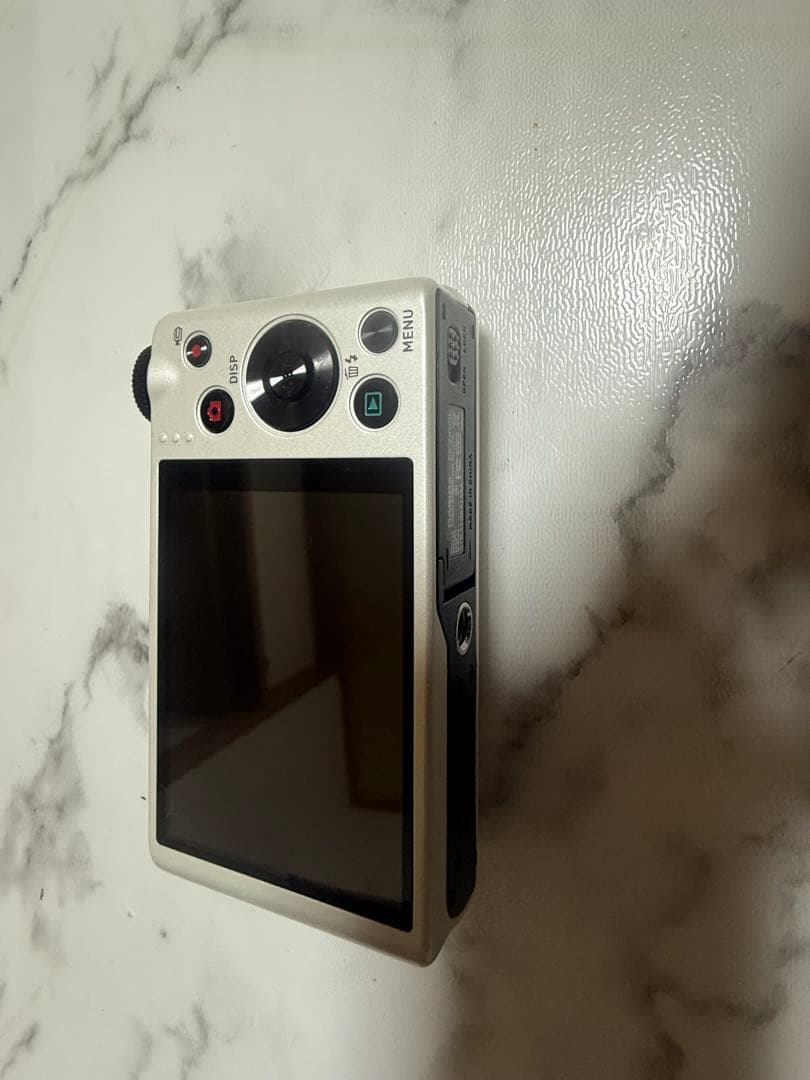 N*o様 CASIO EXILIM EX-ZR100デジタルカメラEX-Z200