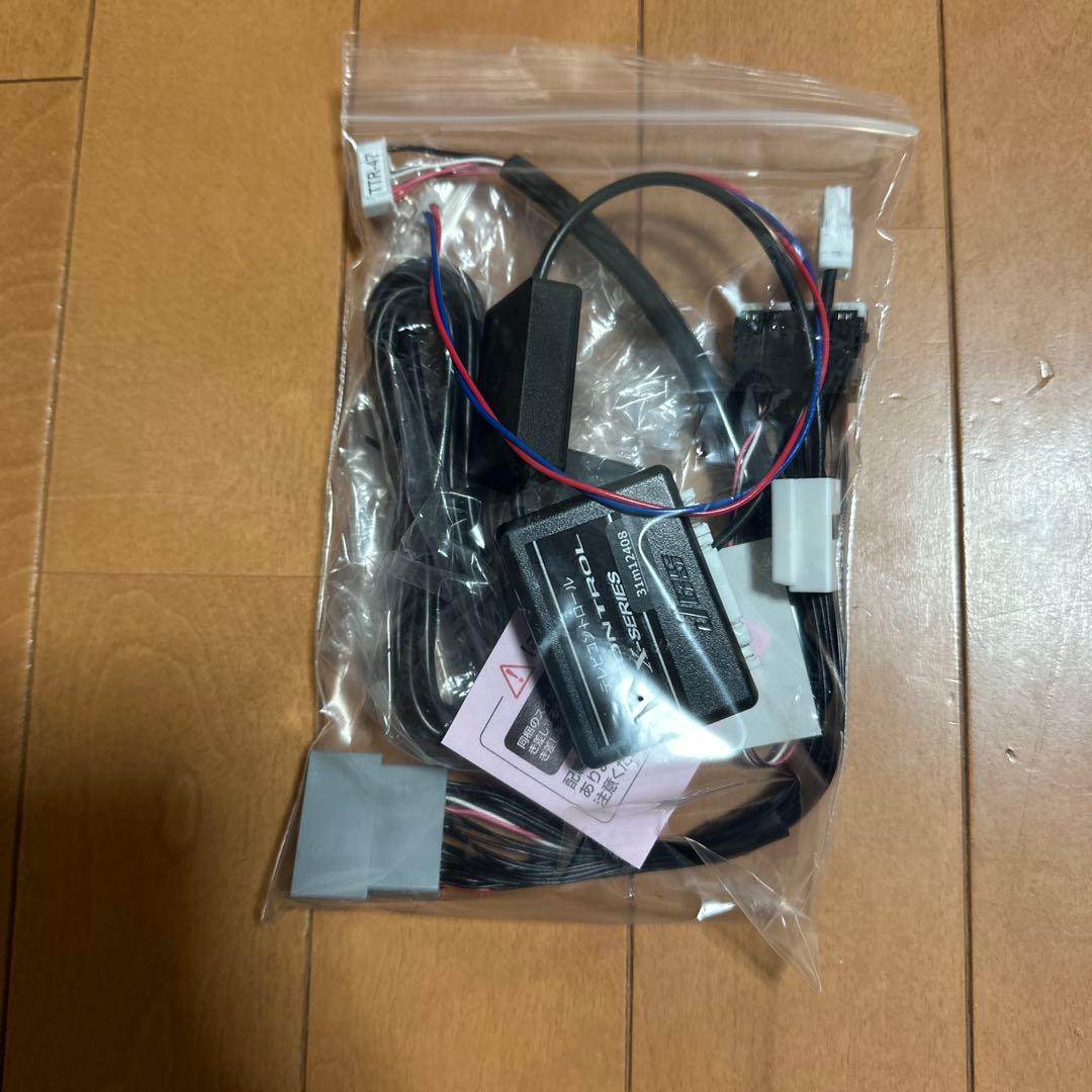 新品未使用ランクル250用TVフリーキット、パネル交換タイプ