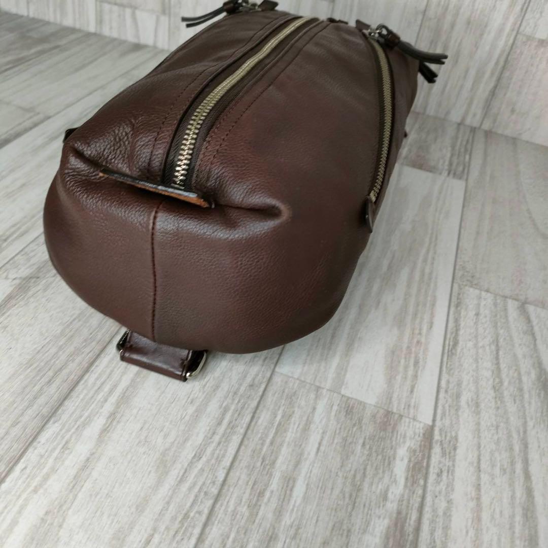 55 COACH コーチ　レザー　ボディーバッグ