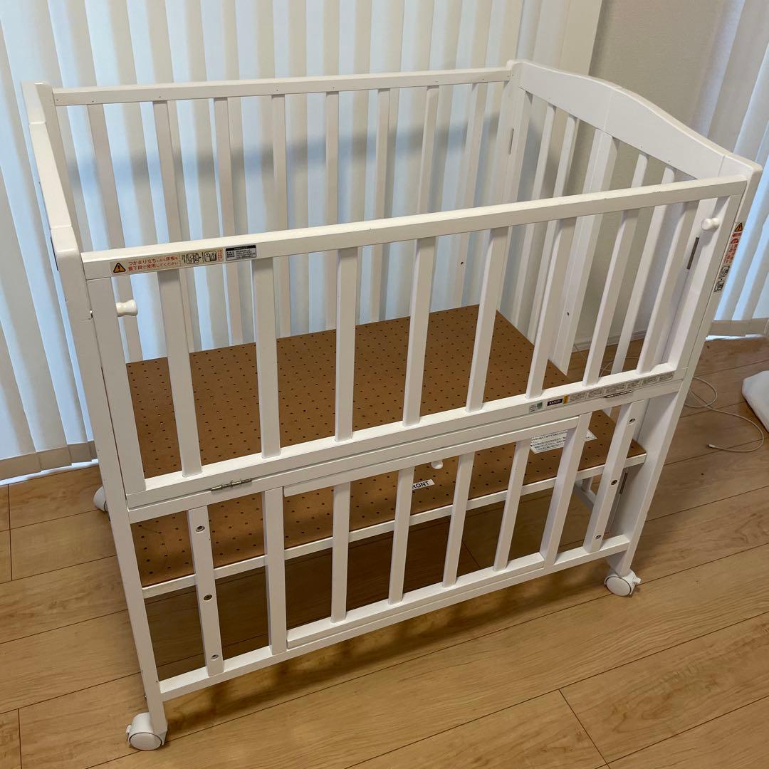 カトージ　ホワイト　ミニベビーベッド キャスター付き 60×90 品番02700
