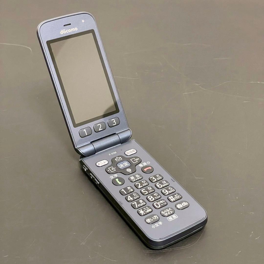 docomo ドコモ らくらくホン F01M ネイビー 携帯電話