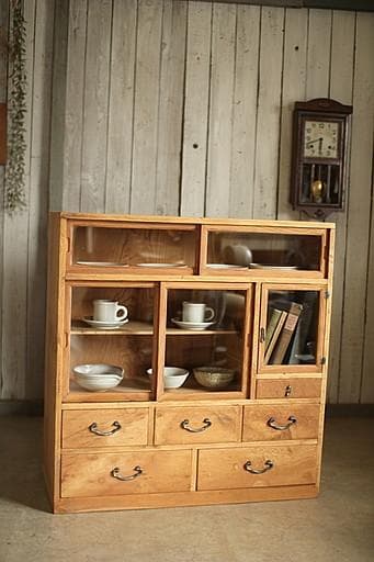古い木枠のガラス戸棚　木製引き出し6杯
