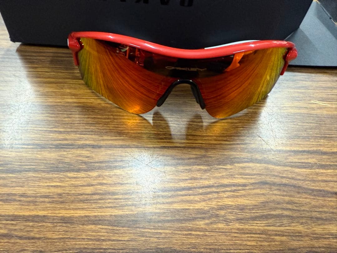 Oakley スポーツサングラス レッド