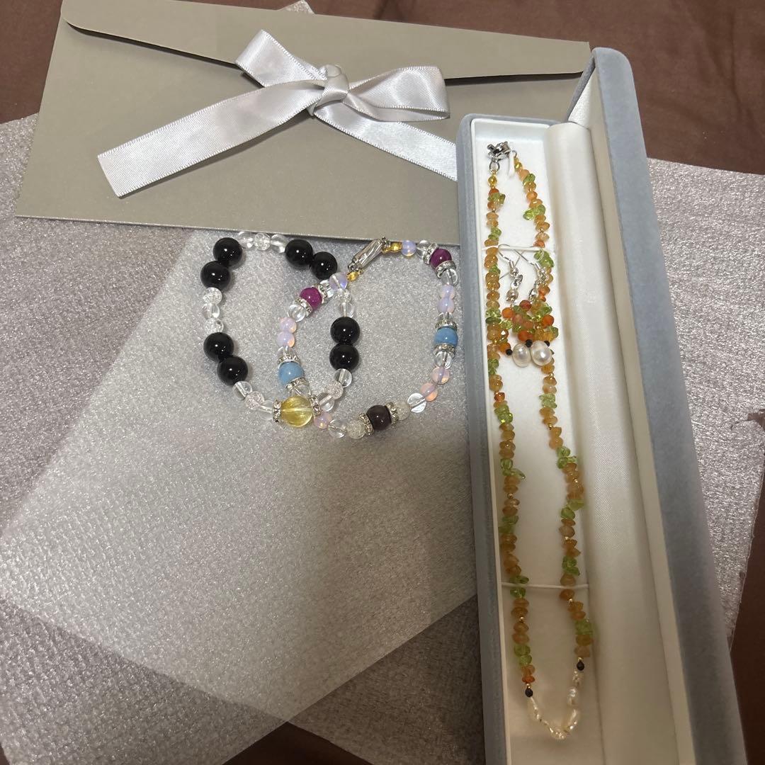 いちごちゃん限定　天然石ビーズブレスギフトボックス付き