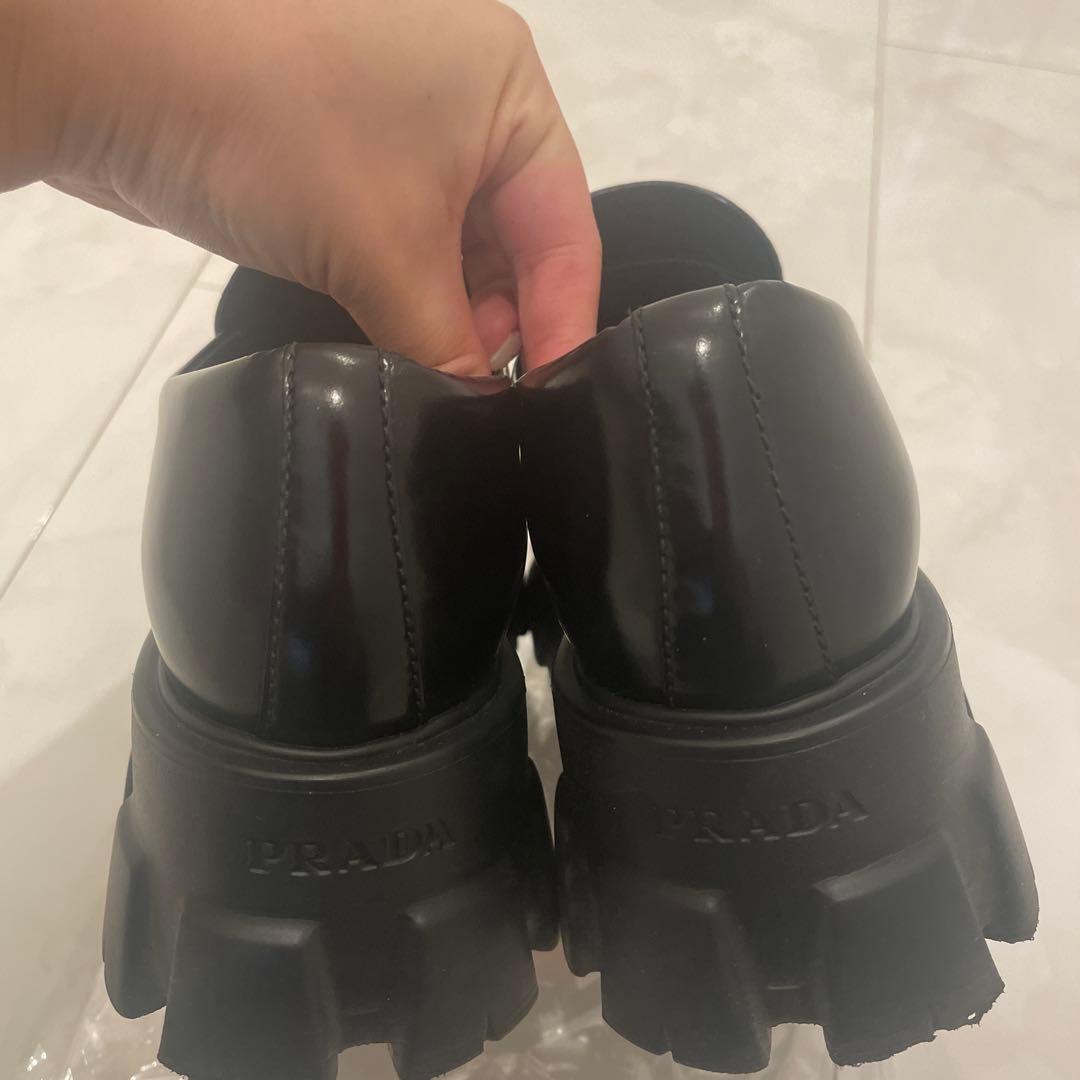 PRADA モノリス ブラッシュド レザー ポインテッド トゥ ローファー　36